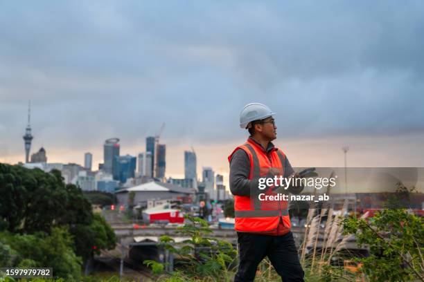 construction worker at construction site. - new zealand city stock pictures, royalty-free photos & images
