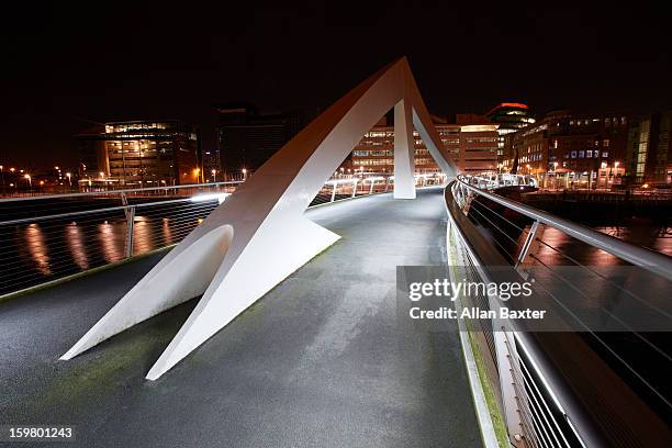 tradeston bridge at night - glasgow scotland stock pictures, royalty-free photos & images