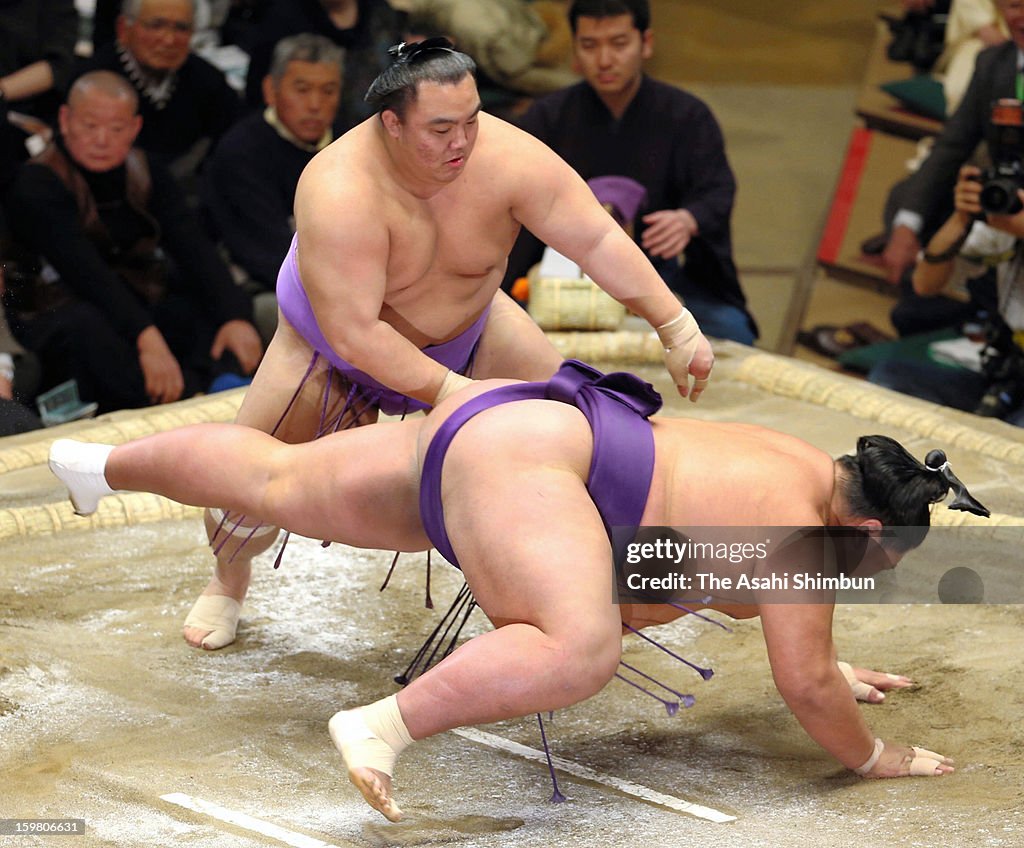 Grand Sumo New Year Tournament - Day 8