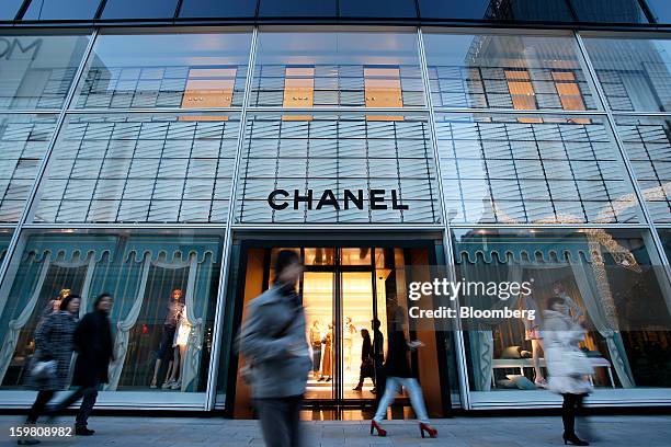 Pedestrians walk past a Chanel SA store in the Ginza district of Tokyo, Japan, on Sunday, Jan. 20, 2013. Japan's consumer prices excluding fresh...