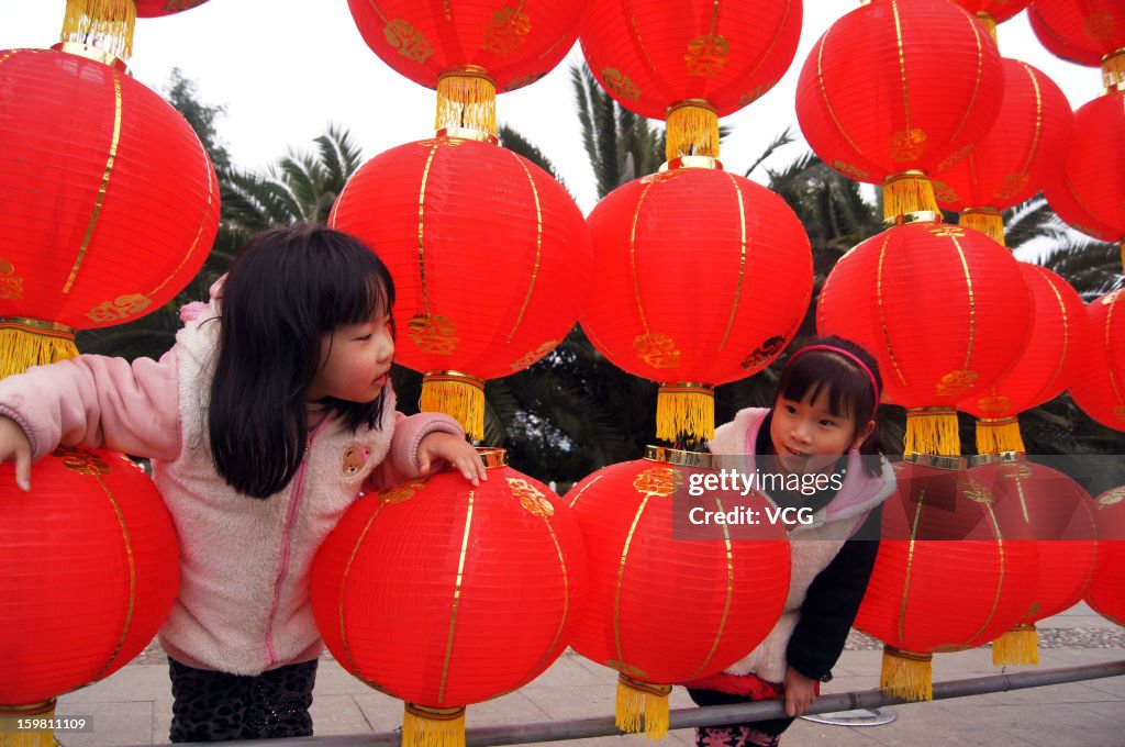 Chinese Prepare For The Spring Festival