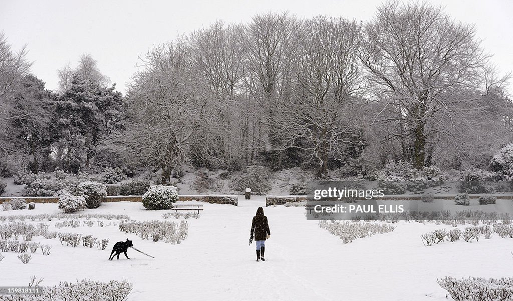 BRITAIN-WEATHER-SNOW