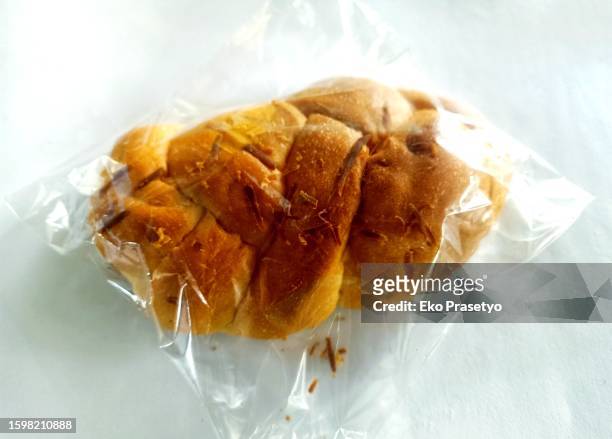 wheat bread packed in plastic - packed lunch - fotografias e filmes do acervo
