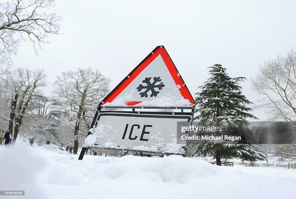 UK Hit By Heavy Snow Fall