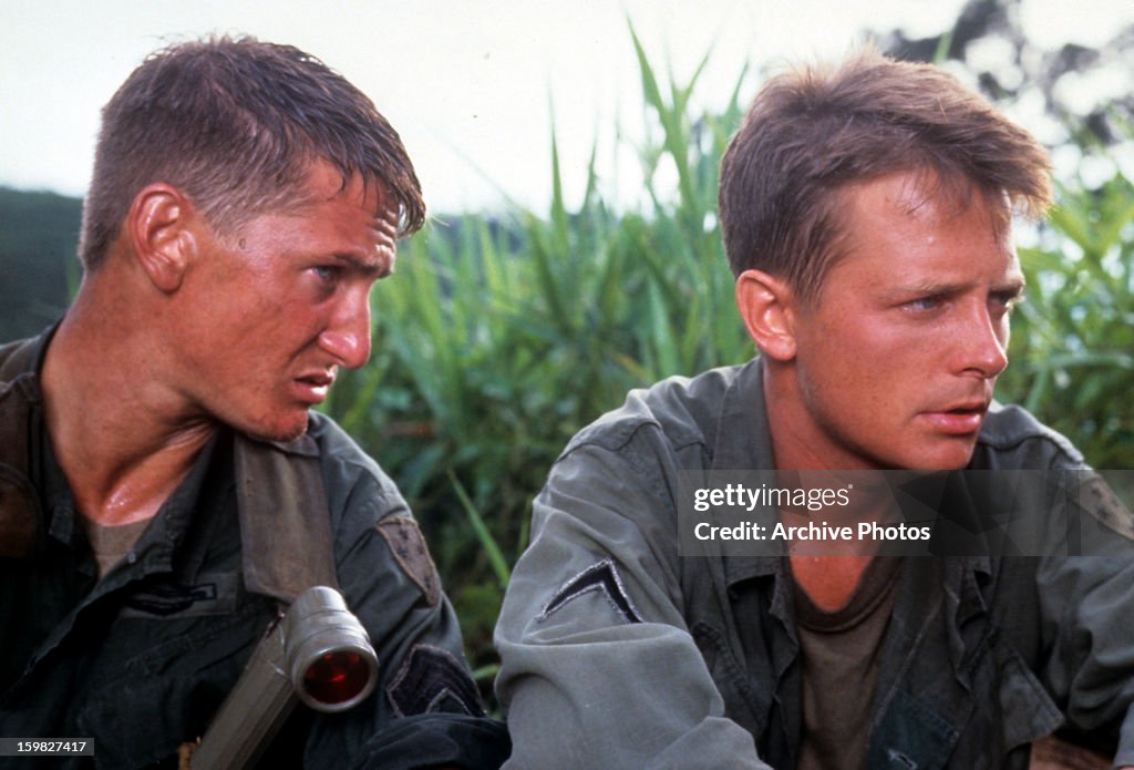 Forsømme bøn Normalt Sean Penn and Michael J Fox in a scene from the film 'Casualties Of... News  Photo - Getty Images