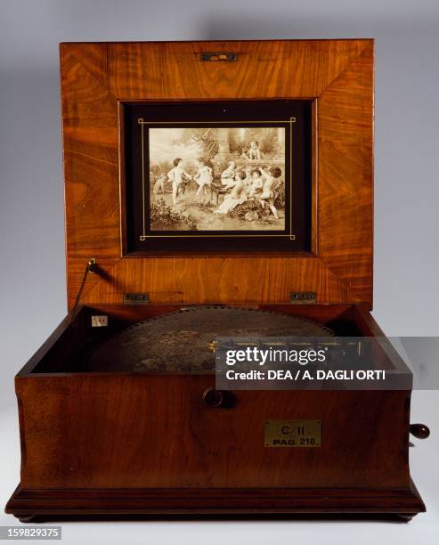 Music box with record, 1890. Germany, 19th century. Savio, Museo Di Strumenti Musicali Meccanici Marino Marini