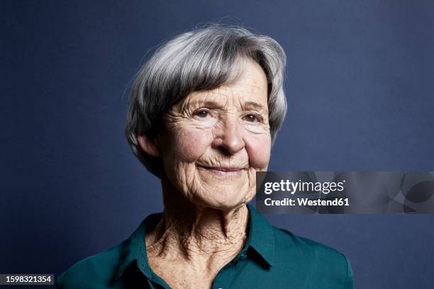 portrait of smiling senior woman - only senior women stock pictures, royalty-free photos & images