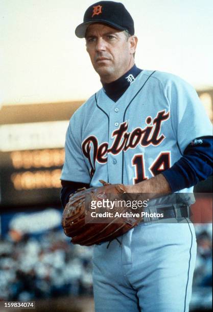 https://media.gettyimages.com/id/159834074/photo/kevin-costner-plays-baseball-in-a-scene-from-the-film-for-love-of-the-game-1999.jpg?s=612x612&w=gi&k=20&c=PsWU5TA1I3aBtuvVdphg5ZoF0iNRXCO60VbYV837X48=
