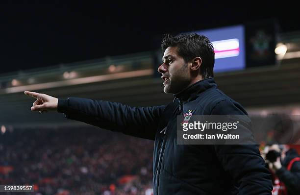 Mauricio Pochettino new manager of Southampton gives instructions prior to the Barclays Premier League match between Southampton and Everton at St...