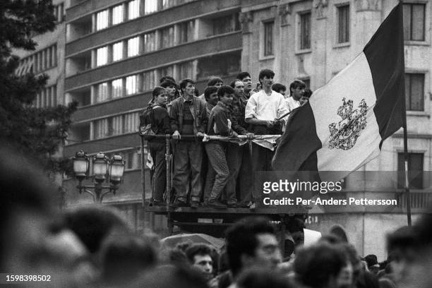 Romanian residents gathered at the Central Committee headquarters 26 December 1989 in Bucharest, Romania. The day after Romanian leader Nicolae...