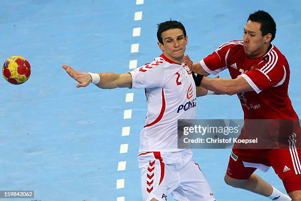 Timuzsin Schuch of Hungary defends against Bartolomiej Jaszka of Poland during the round of sixteen match between Hungary and Poland at Palau Sant...
