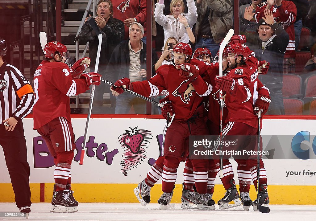 Chicago Blackhawks v Phoenix Coyotes