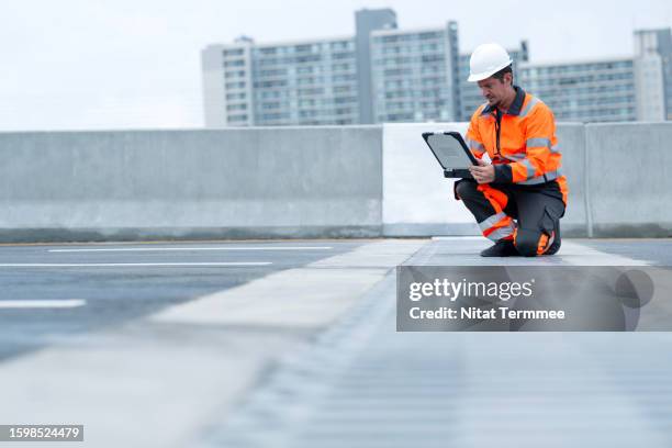 using building information modeling (bim) technology can improve overall quality of inspections in  construction industry. a civil engineer using a laptop to inspect a suspension bridge structure to identify potential clashes or conflicts in the design. - bim stock pictures, royalty-free photos & images