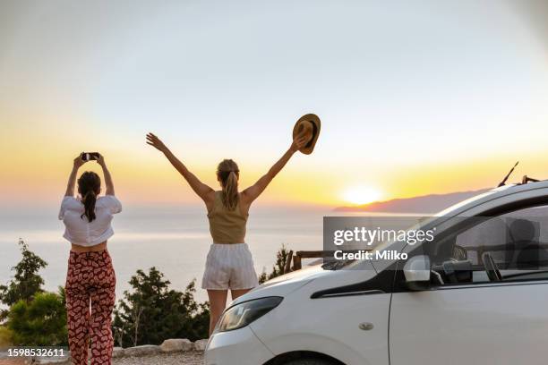 we are finally here - car rental stockfoto's en -beelden