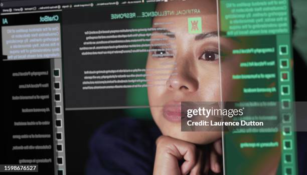 künstliche intelligenz text frau - künstliche intelligenz mensch stock-fotos und bilder
