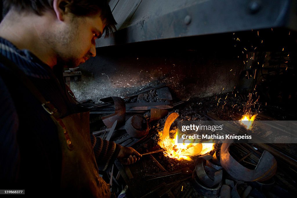 Blacksmiths Craft New Armour For Vatican Swiss Guard