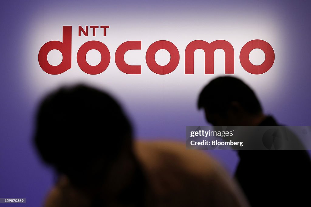 NTT DoCoMo President Kaoru Kato Unveils New Devices