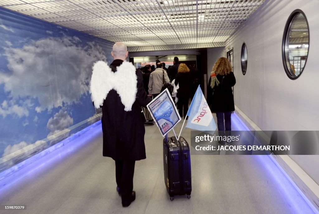 FRANCE-TRANSPORT-AIRPORT-LABOUR-STRIKE