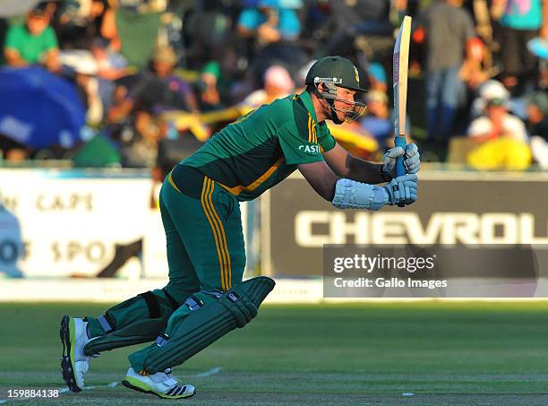 Graeme Smith of South Africa drives straight during the 2nd One Day International match between South Africa and New Zealand at De Beers Diamond Oval...