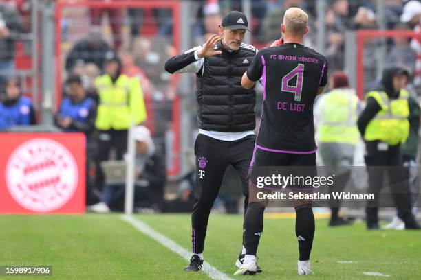 Head coach Thomas Tuchel of FC Bayern München talks to Matthijs de Ligt of FC Bayern München during the pre-season friendly match between FC Bayern...