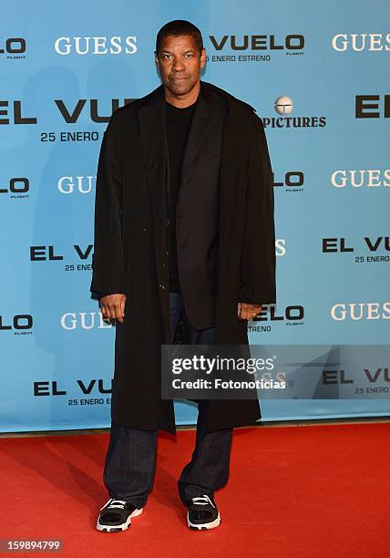 Actor Denzel Washington attends the premiere of 'El Vuelo' at Capitol Cinema on January 22, 2013 in Madrid, Spain.