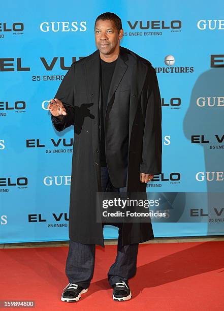 Actor Denzel Washington attends the premiere of 'El Vuelo' at Capitol Cinema on January 22, 2013 in Madrid, Spain.