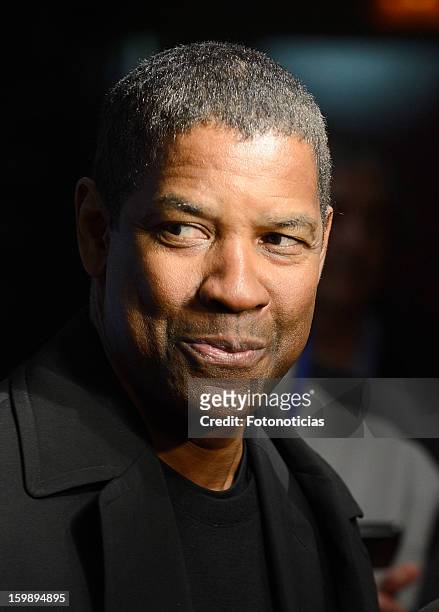 Actor Denzel Washington attends the premiere of 'El Vuelo' at Capitol Cinema on January 22, 2013 in Madrid, Spain.