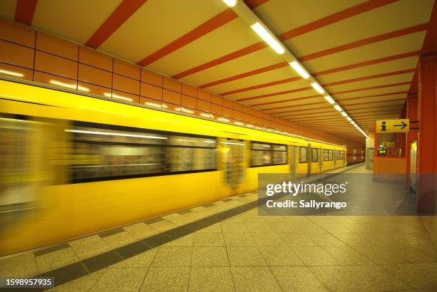 berlin u-bahn subway station - u bahn stock pictures, royalty-free photos & images