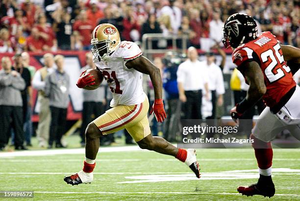 Frank Gore of the San Francisco 49ers rushes for a 9-yard touchdown in the fourth quarter against Atlanta Falcons during the NFC Championship game at...