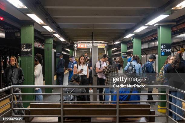 Subway Queue Inuk Times Square Subway Entrance Photos and Premium High Res Pictures ...