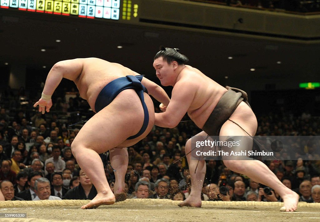 Grand Sumo New Year Tournament - Day 10