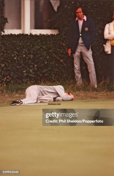 British golfer Ken Brown reacts after missing a putt on the 18th during the Ryder Cup golf competition held at Lytham St Annes Golf Club in Lytham St...