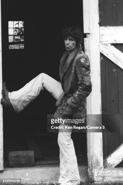 Musician Keith Richards of the Rolling Stones is photographed at home in 1977 in Weston, Connecticut. CREDIT MUST READ: Ken Regan/Camera 5 via...