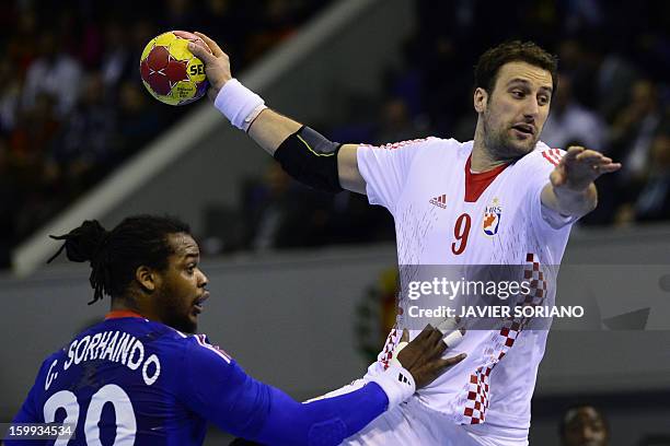 Croatia's pivot Igor Vori shoots past France's pivot Cedric Sorhaindo during the 23rd Men's Handball World Championships quarterfinal match France vs...