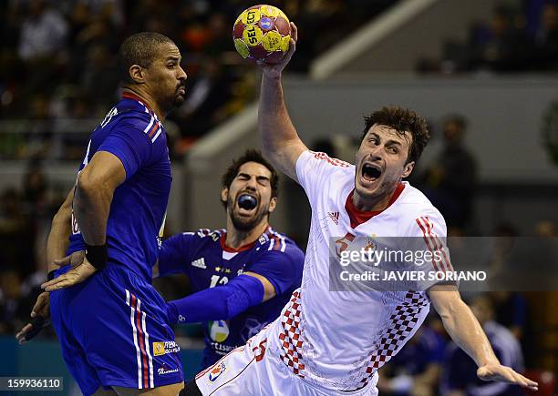 Croatia's centre back Domagoj Duvnjak shoots past France's centre back Nikola Karabatic and France's pivot Didier Dinart during the 23rd Men's...