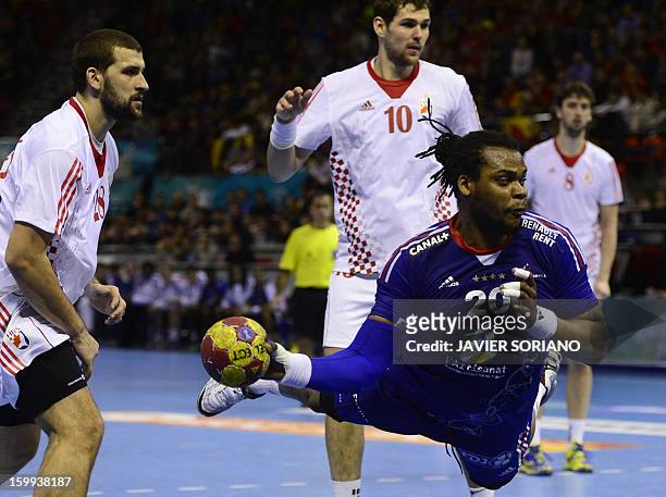 France's pivot Cedric Sorhaindo shoots past Croatia's pivot Zeljko Musa and Croatia's left back Jakov Gojun during the 23rd Men's Handball World...