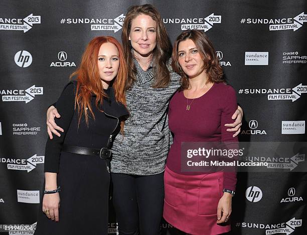 Actors Robin Weigert, Juno Temple and moderator Melena Ryzik attend the Cinema Cafe Presented by Chase Sapphire Preferred SM Panel during the 2013...