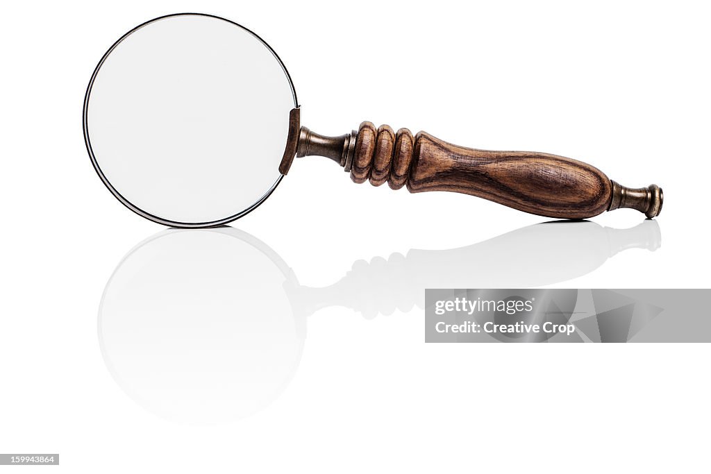Magnifying glass / spyglass