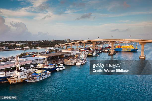 nassau, bahamas, boat harbor - new providence - fotografias e filmes do acervo