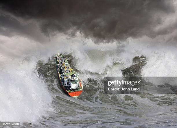 tanker in ocean storm - maremoto fotografías e imágenes de stock