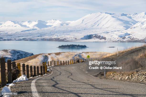the road above lake tekapo in new zealand - lake tekapo stock pictures, royalty-free photos & images