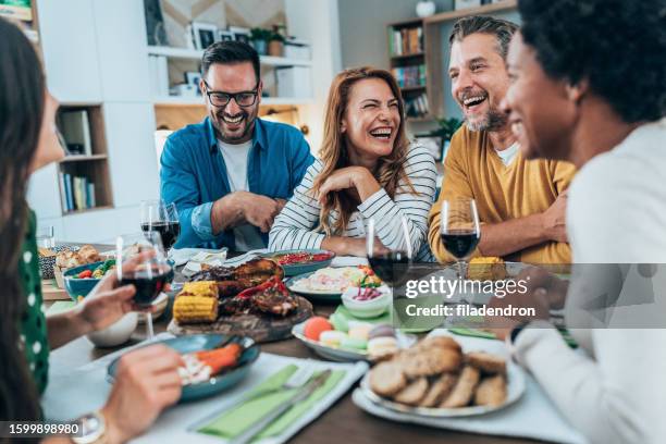 lunch with friends - family dinner party stock pictures, royalty-free photos & images
