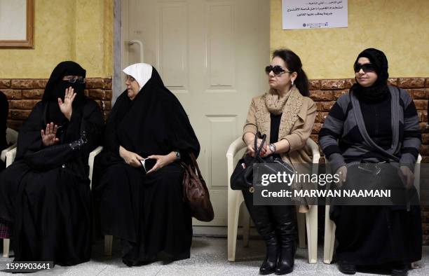 Kuwaitans 1,365 Kuwait Kuwaitis Photos & High Res Pictures - Getty Images