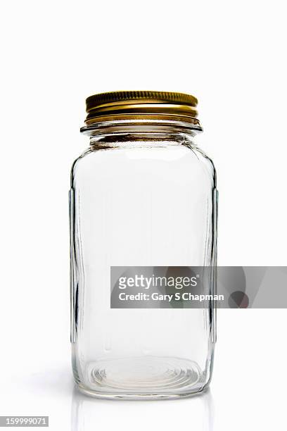 empty glass mason jar - frasco para conservas fotografías e imágenes de stock