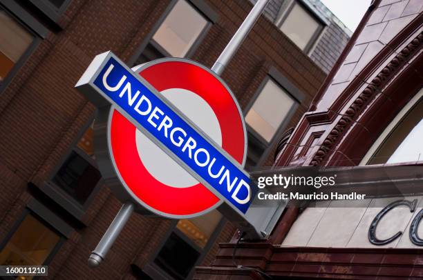 a sign for the london underground. - london-underground-station-sign stock pictures, royalty-free photos & images