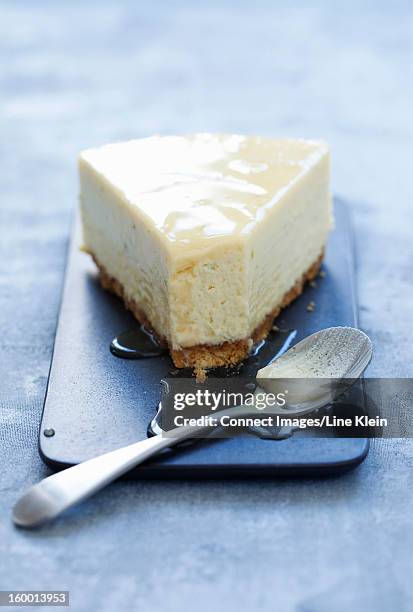 plate of cheesecake with syrup - cheesecake stock pictures, royalty-free photos & images