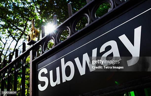 usa, new york state, new york city, subway sign - sinal do metrô sinal informativo - fotografias e filmes do acervo