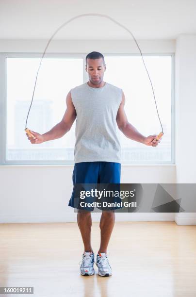 Man Using Jump Rope Model Jump Rope Man Fotografías e imágenes de stock - Getty Images