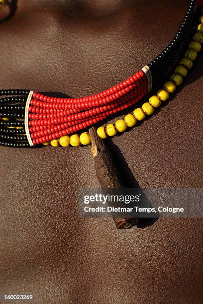 upper body of  tribal hamer boy, ethiopia - dietmar temps stockfoto's en -beelden