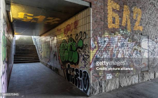 An underpass spray-painted with grafittis under the B75 leads to a bus stop above. Photo: Markus Scholz/dpa